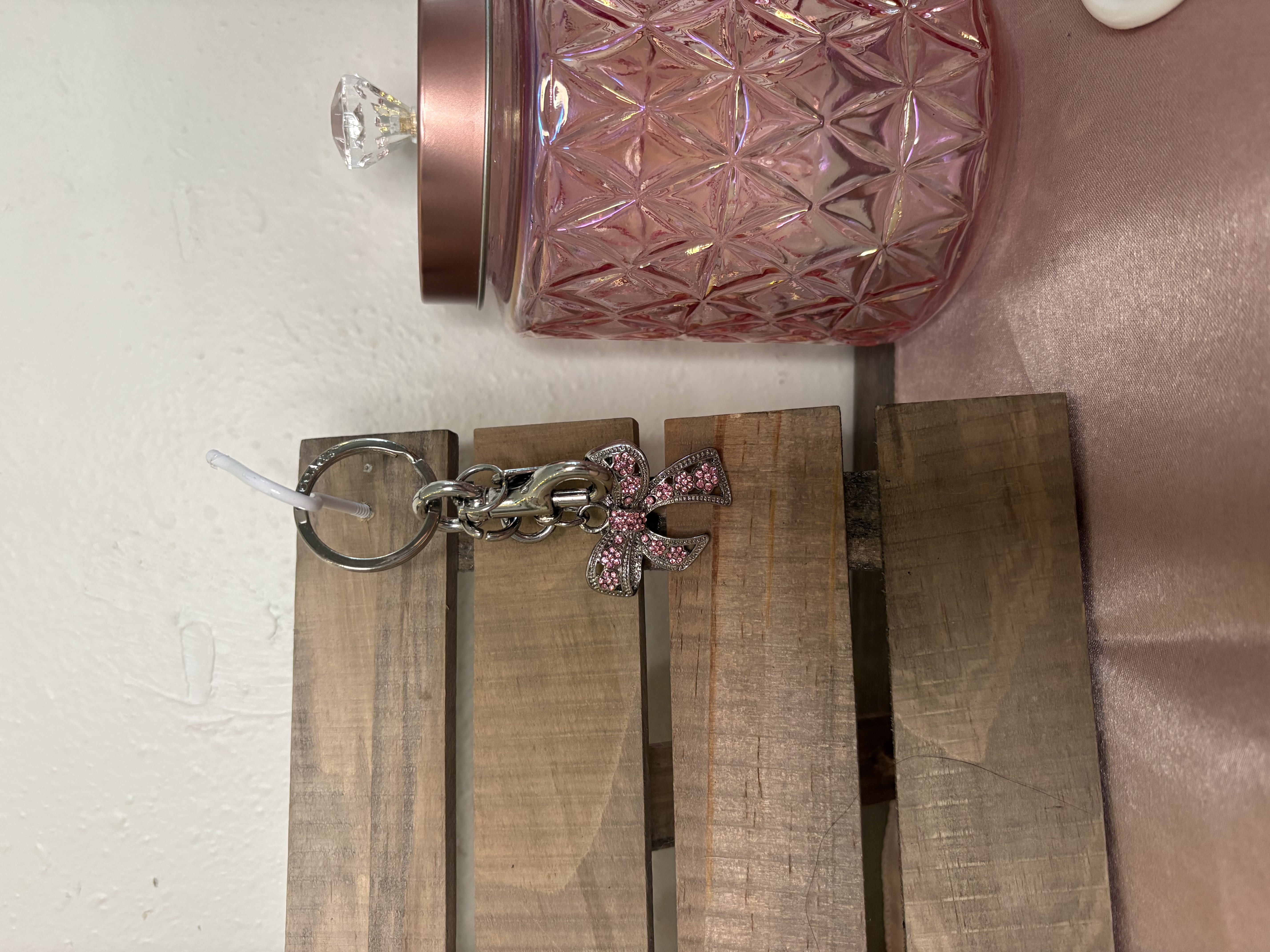 Lv pink bows keychain